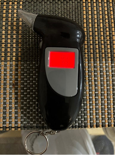 alcoholímetro encendido