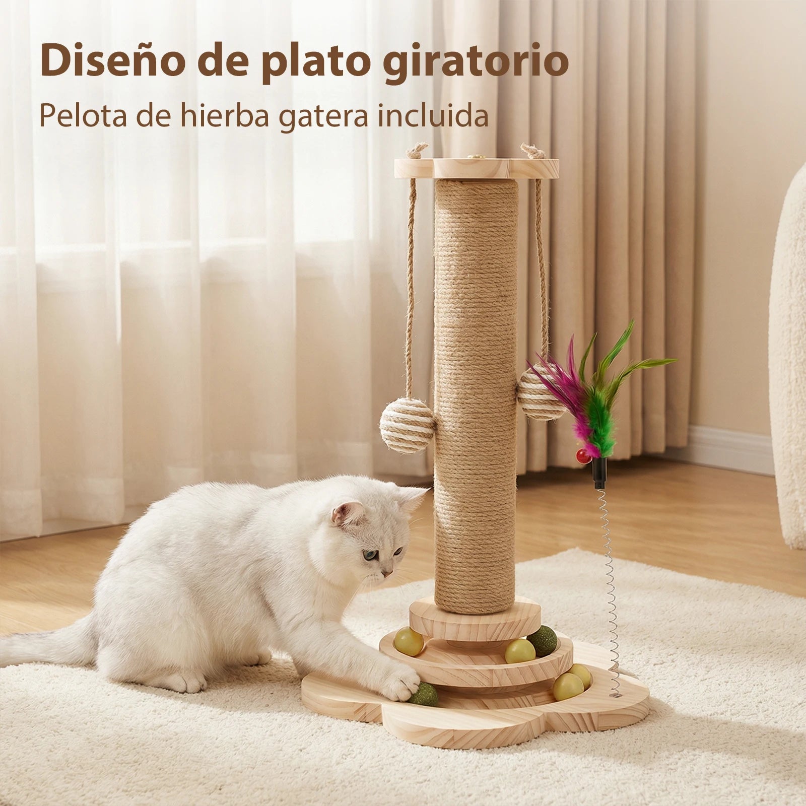 gato jugando torre